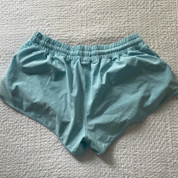 Lululemon Blue Hotty Hot 2.5 in shorts. size 10. - Picture 3 of 3